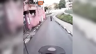 Crazy Motorcycle Chase In Brazil