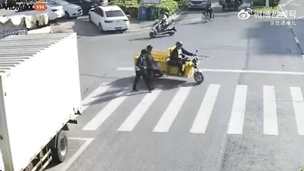 A Man Was Tied And Pulled By A Rope While Crossing The Road