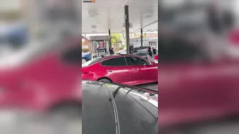 Fight Between Two Ghetto Queens At Gas Station Escalates