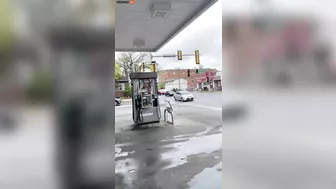 Fight Between Two Ghetto Queens At Gas Station Escalates