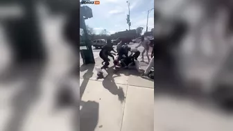 A Large-scale Fight Broke Out Between Teenagers Near A Chicago High School