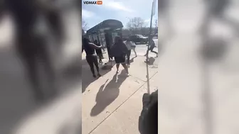 A Large-scale Fight Broke Out Between Teenagers Near A Chicago High School