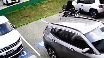 Idiot Trying To Steal Parking Spot