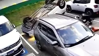 Idiot Trying To Steal Parking Spot