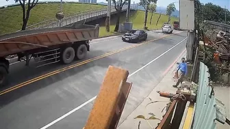 Motorcyclist Hits Semi-trailer Truck While Turning Right