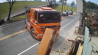 Motorcyclist Hits Semi-trailer Truck While Turning Right