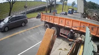 Motorcyclist Hits Semi-trailer Truck While Turning Right