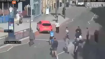 Muslims Attack White Man Holding Union Jack Flag In Leeds