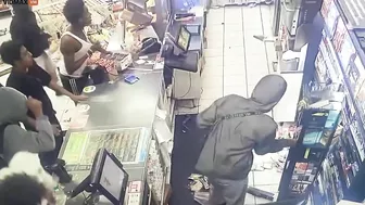 More Than 50 Rioters Looted And Vandalized A 7-11 Convenience Store In Los Angeles