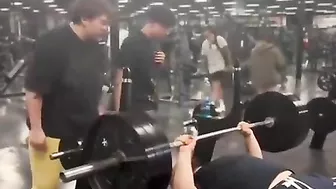 Prankster Nearly Kills Bodybuilder, Gets A Dose Of Karma