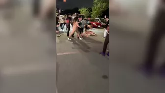 The Security Guard Knocked The Woman To The Ground And The Money Flew Out