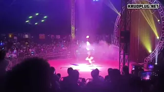 Aerial Acrobat Breaks Arm After Fall