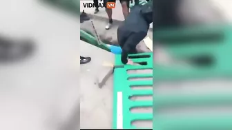 African Gang Brutally Beats British Man In Street