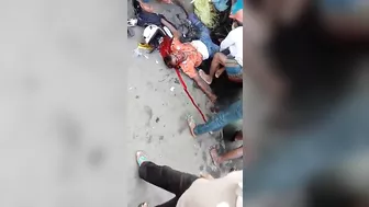 A Half-dead Man Was Barely Pulled Out From Under The Truck