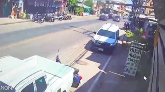 A Motorized Rickshaw Crashed Into A P-type Vehicle And Died