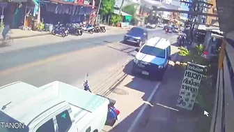 A Motorized Rickshaw Crashed Into A P-type Vehicle And Died