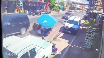 A Motorized Rickshaw Crashed Into A P-type Vehicle And Died