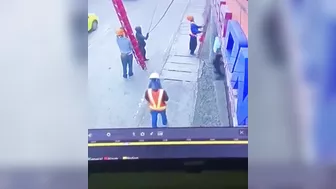 A Worker Accidentally Pushed A Passerby Under A Truck