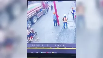A Worker Accidentally Pushed A Passerby Under A Truck
