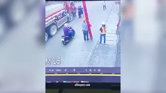 A Worker Accidentally Pushed A Passerby Under A Truck