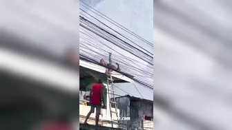 A Worker Accidentally Touched A Cable And Was Electrocuted To Death