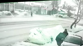 Pedestrians Somersaulted After A Car Accident, A Spectacular Scene