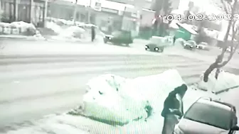 Pedestrians Somersaulted After A Car Accident, A Spectacular Scene