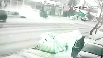 Pedestrians Somersaulted After A Car Accident, A Spectacular Scene