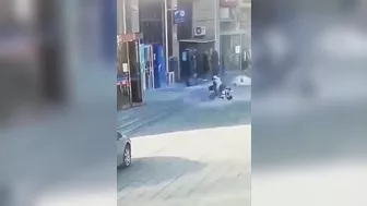 A Block Of Ice Falls On A Man's Head, Killing Him Final Destination