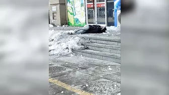A Block Of Ice Falls On A Man's Head, Killing Him Final Destination