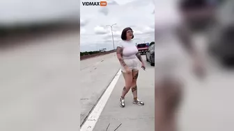 Tall Tattooed Girl Slams Another Driver And Is Caught On Video