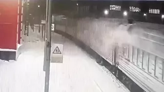 Drunk Man Falls Under Train - Fatal Accident TheYNC