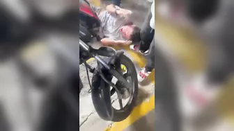 Drunk Motorcycle Rider Caused An Accident And Was Kicked By A Gangster