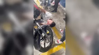 Drunk Motorcycle Rider Caused An Accident And Was Kicked By A Gangster