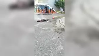 Guy Gets Electrocuted In The Street Guy Gets Electrocuted In The Street (1)