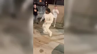 Fight Breaks Out Outside Chicago Bar, Thugs Beat Others