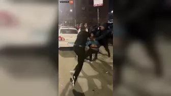 Fight Breaks Out Outside Chicago Bar, Thugs Beat Others