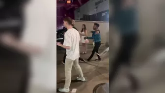 Fight Breaks Out Outside Chicago Bar, Thugs Beat Others