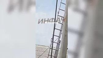 Electrician Dies From Short Circuit While Climbing Electric Pole