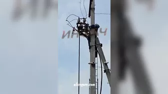 Electrician Dies From Short Circuit While Climbing Electric Pole