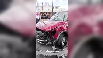 Female Pickup Truck Driver Suffers Epileptic Seizure