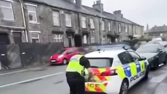 British Police Try To Stop A Group Of Thugs On Motorcycles