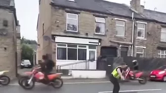 British Police Try To Stop A Group Of Thugs On Motorcycles