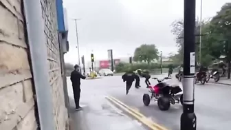 British Police Try To Stop A Group Of Thugs On Motorcycles