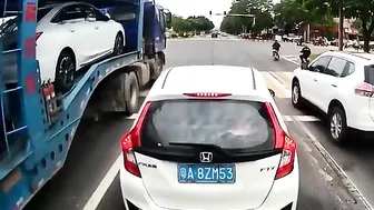 Idiot Got Run Over By Truck