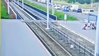 KrudPlug Mobile - Cyclist Run Over By Tram In Czech Republic