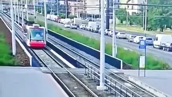 KrudPlug Mobile - Cyclist Run Over By Tram In Czech Republic