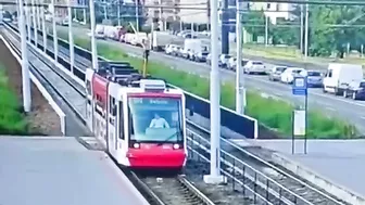 KrudPlug Mobile - Cyclist Run Over By Tram In Czech Republic