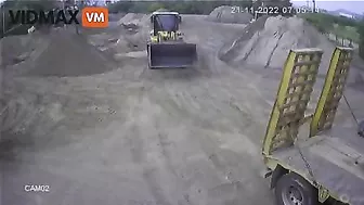 Man Crushed While Lowering Truck Ramp - Video - VidMax.c