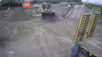 Man Crushed While Lowering Truck Ramp - Video - VidMax.c